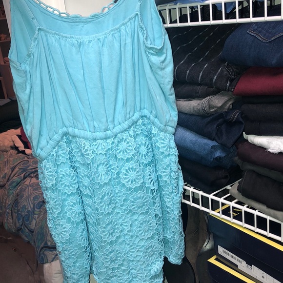 Turquoise lace romper - Picture 4 of 4